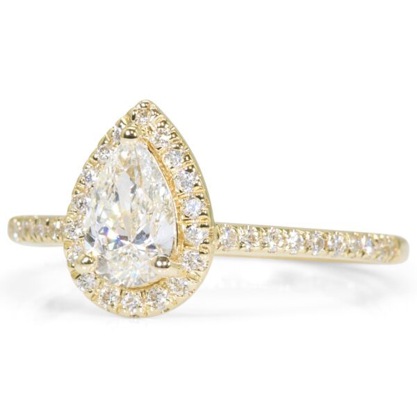 טבעת מזהב צהוב משובצת יהלום במשקל חצי קרט בצורת יהלום טיפה