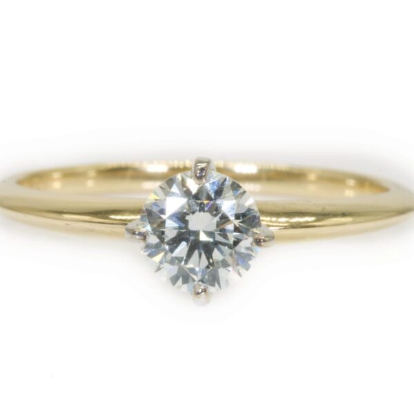 טבעת אירוסין סוליטר זהב צהוב בשיבוץ אבן אחת