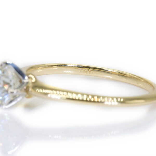 טבעת אירוסין סוליטר זהב צהוב בשיבוץ אבן אחת