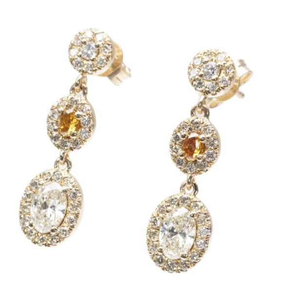 עגילי יהלום תלויים בעיצוב ייחודי