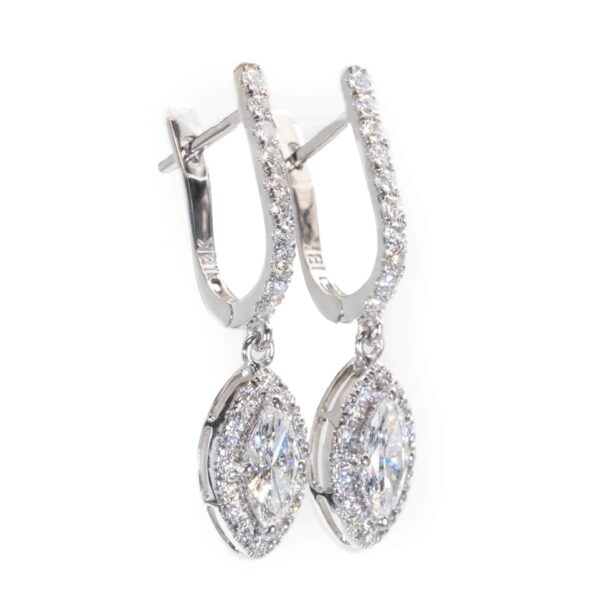 עגילי יהלום תלויים מרקיזה עם הילת יהלומים עגולים