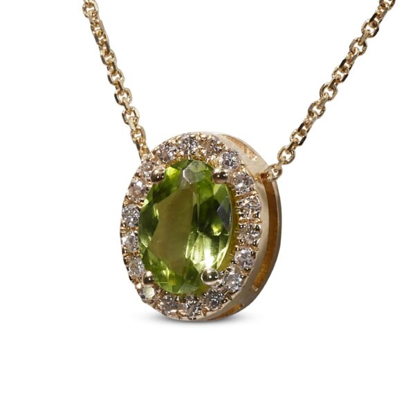 תליון אבן חן טבעי ירוק בשרשרת מזהב לבן