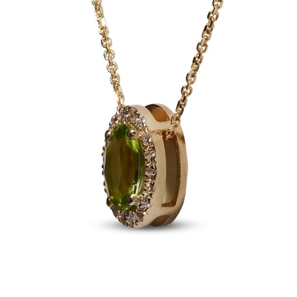 תליון אבן חן טבעי ירוק בשרשרת מזהב לבן