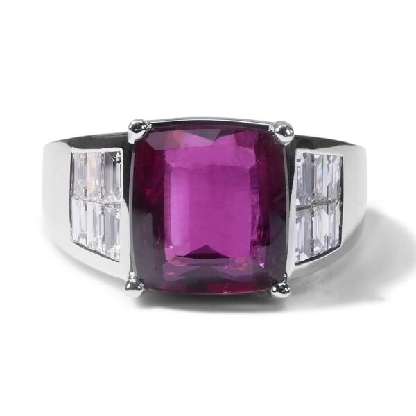 טבעת אבן חן גדולה בשילוב יהלומי צד