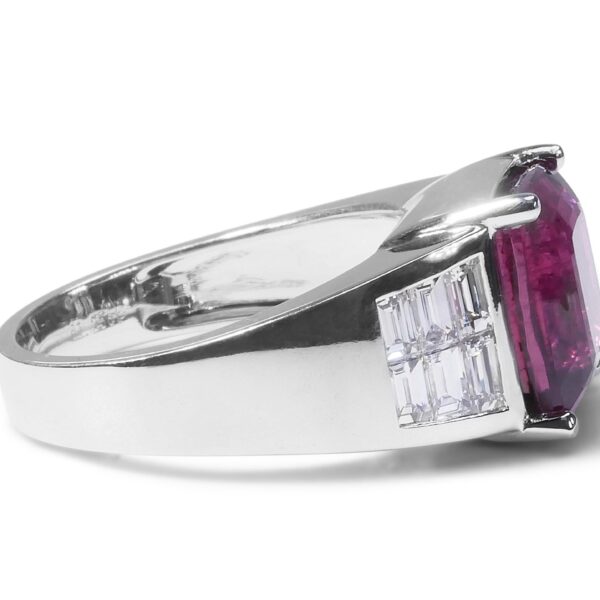 טבעת אבן חן גדולה