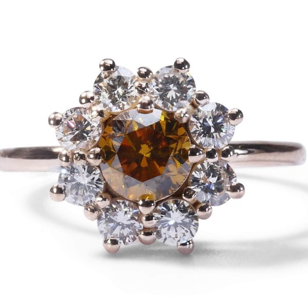 טבעת אירוסין פרח משובצת יהלומים עגולים טבעיים בצבע לבן וחום כתמתם מזהב אדום