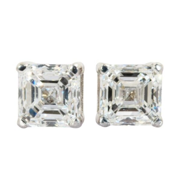 זוג יהלומי אמרלד טבעי בחיתוך אשר במשקל של 2 קראט כולל תעודת GIA