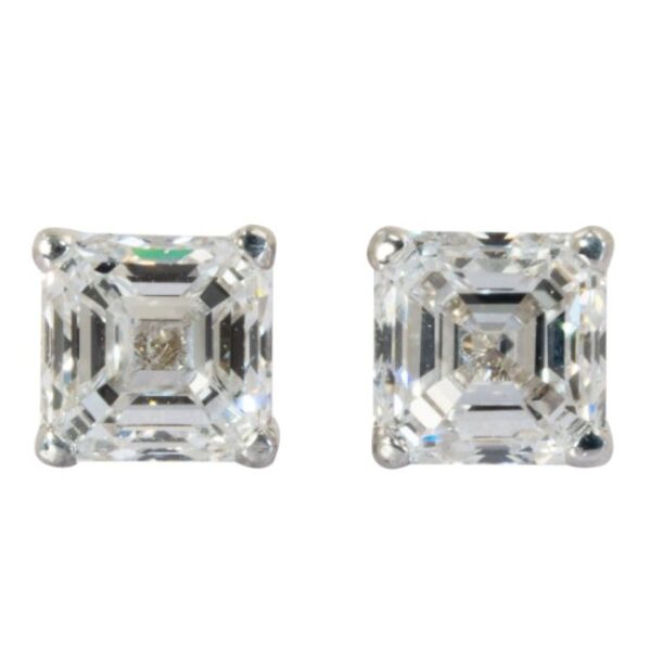 זוג עגילים יהלומים טבעיים בחיתוך אשר במשקל של 1 קראט כולל תעודת GIA