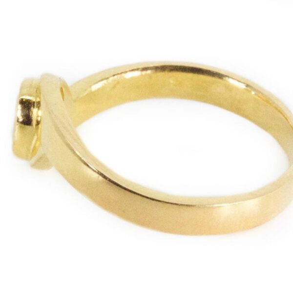 טבעת זהב טופז בגימור ענתיק