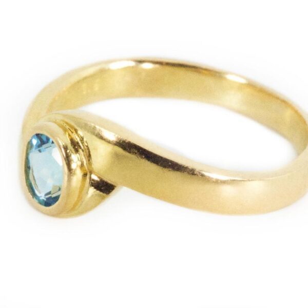 טבעת זהב טופז בגימור ענתיק