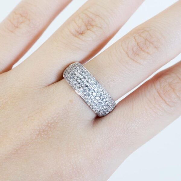 טבעת יהלומים רחבה