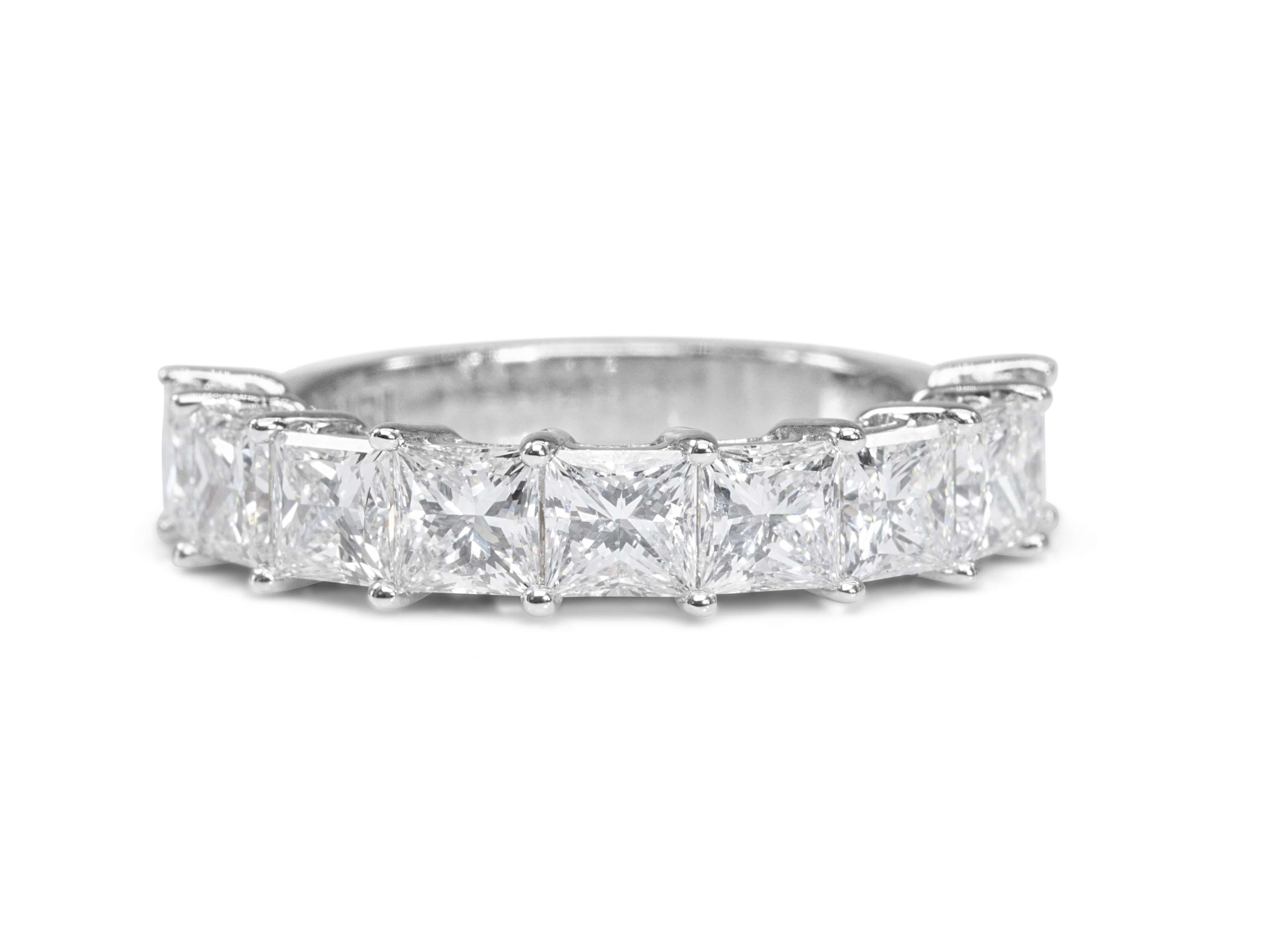 טבעת אירוסין מזהב לבן משובצת יהלום פרינסס קאט