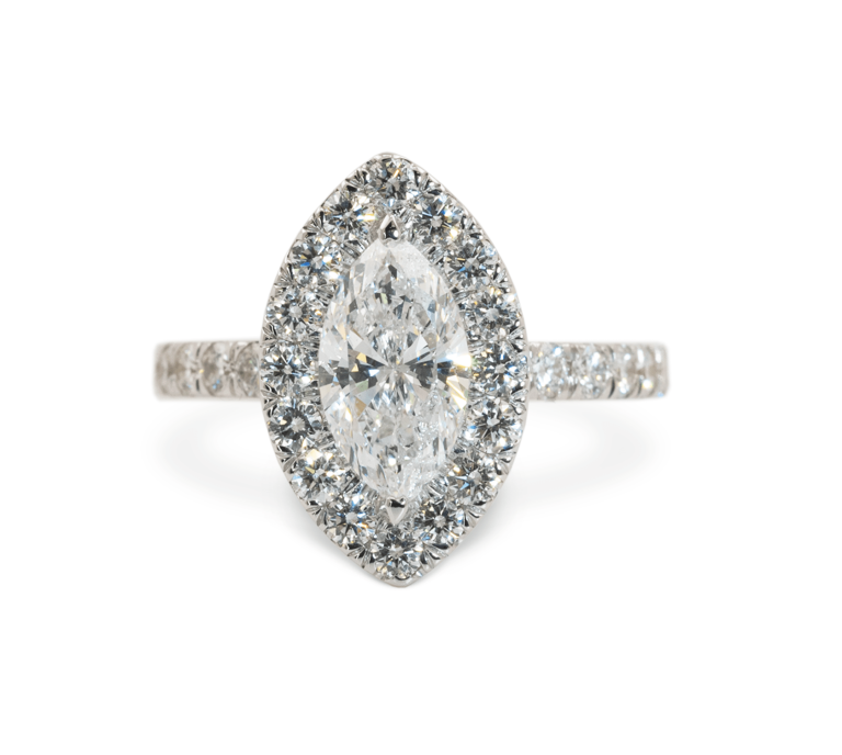 טבעת אירוסין מזהב לבן הילה עדינה