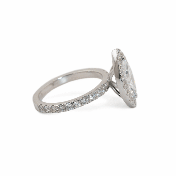 טבעת אירוסין מזהב לבן הילה עדינה