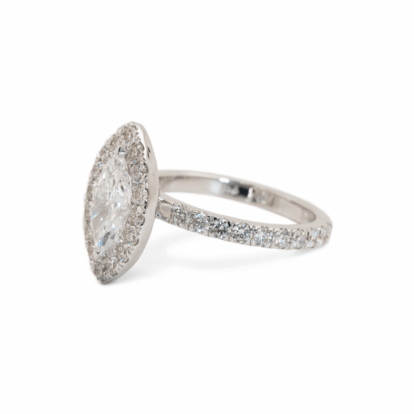 טבעת אירוסין מזהב לבן הילה עדינה