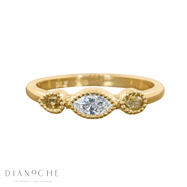 טבעת אירוסין משובצת יהלומים ייחודית