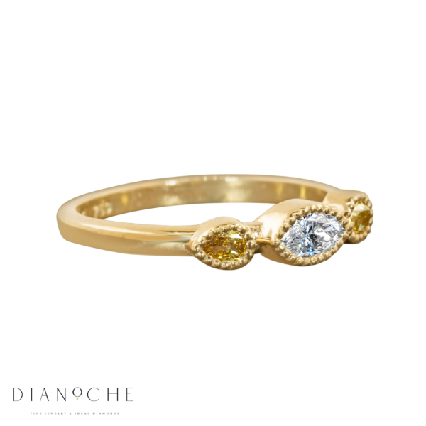 טבעת אירוסין משובצת יהלומים ייחודית