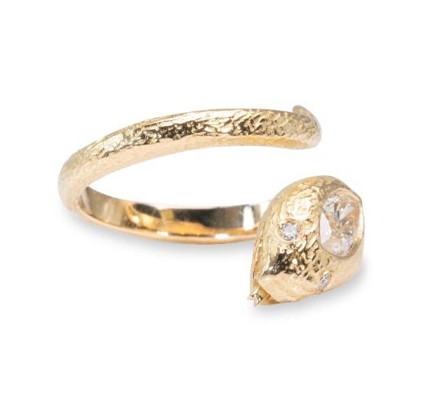 טבעת יהלומים מסולסלת נחש