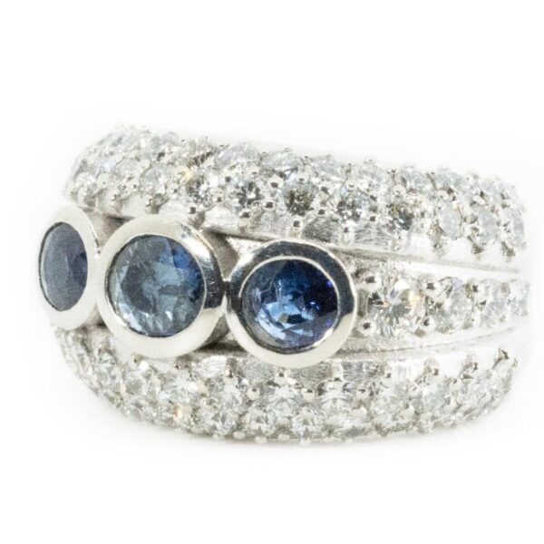 טבעת ספיר ויהלומים גדולה ועשירה