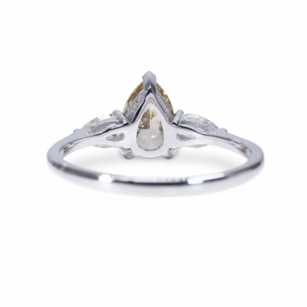 טבעת שלושה יהלומים בסגנון וינטג