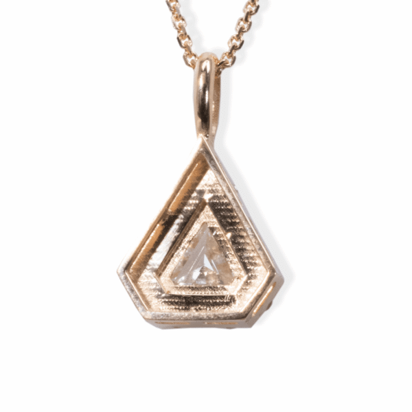 תליון יהלום 80 נקודות GIA זהב אדום צורת יהלום משולש