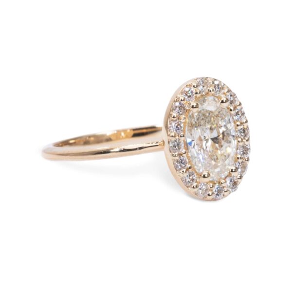 טבעת יהלומים אובלית