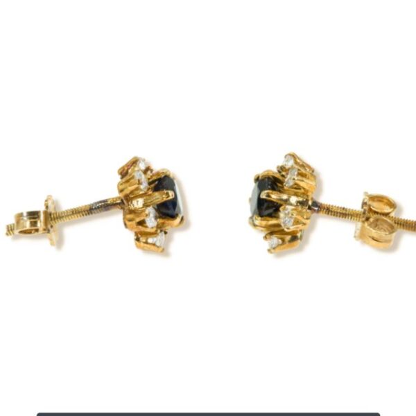 יהלומים שחורים משובצים בעגילים וינטג' במשקל 0.5 קראט