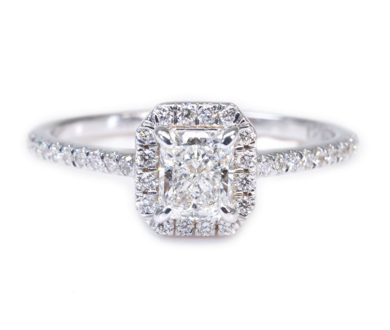 טבעת אירוסין זהב לבן בשיבוץ יהלום רדיאנט