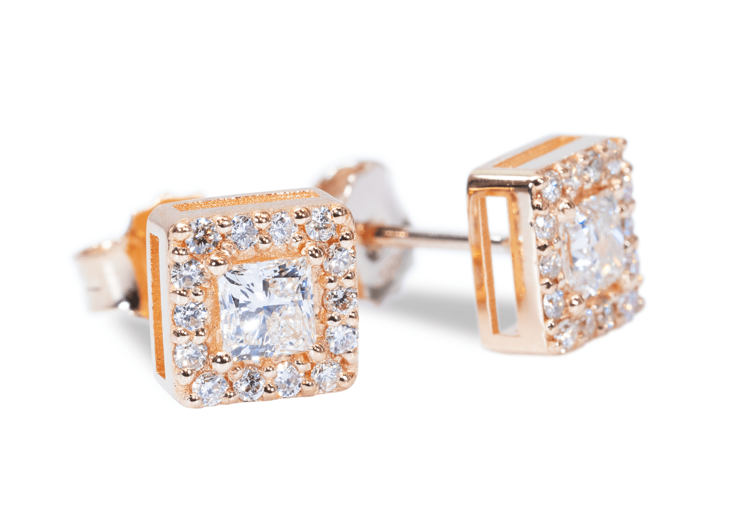 עגילי יהלום פרינסס בשיבוץ הילה זהב אדום