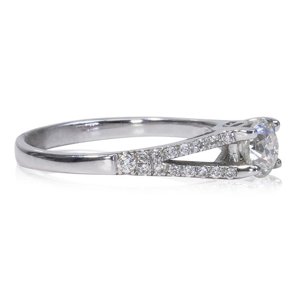 טבעת אירוסין קלאסית משובצת יהלומים -DIANOCHE