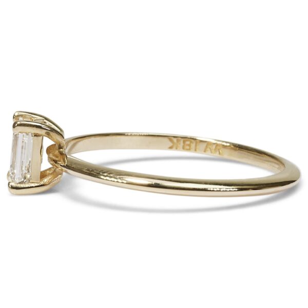 טבעת סוליטר יהלום אמרלד זהב צהוב