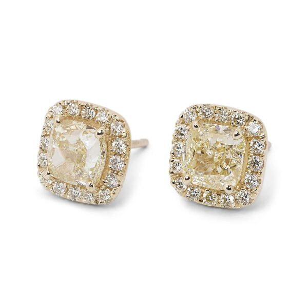 עגילי יהלום צהוב בשיבוץ הילה בליטוש כרית