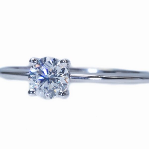 טבעת אירוסין עגולה עדינה