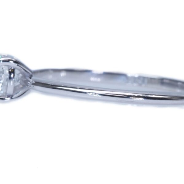 טבעת אירוסין עגולה עדינה