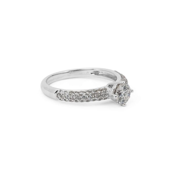 טבעת אירוסין בשיבוץ קלאסי יוקרתי