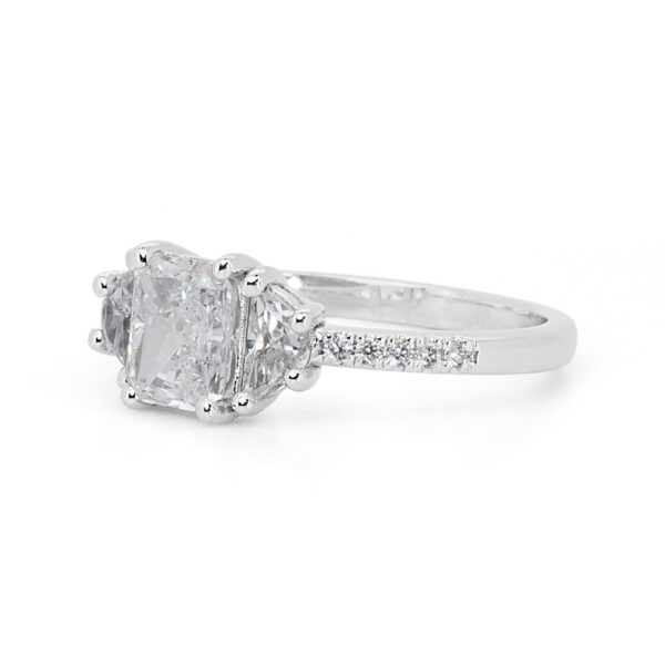 טבעת אירוסין יוקרתית