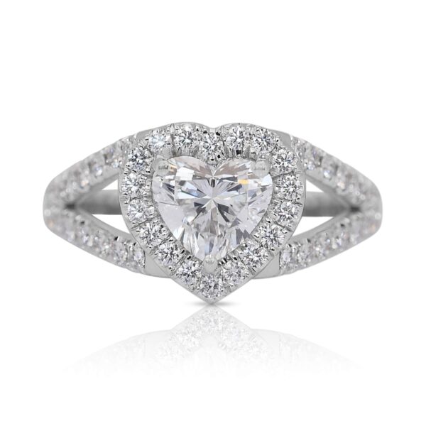 טבעת לב עם יהלומים טבעיים מזהב לבן בסגנון הילה מפוצלת