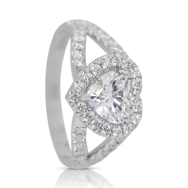 טבעת לב עם יהלומים טבעיים