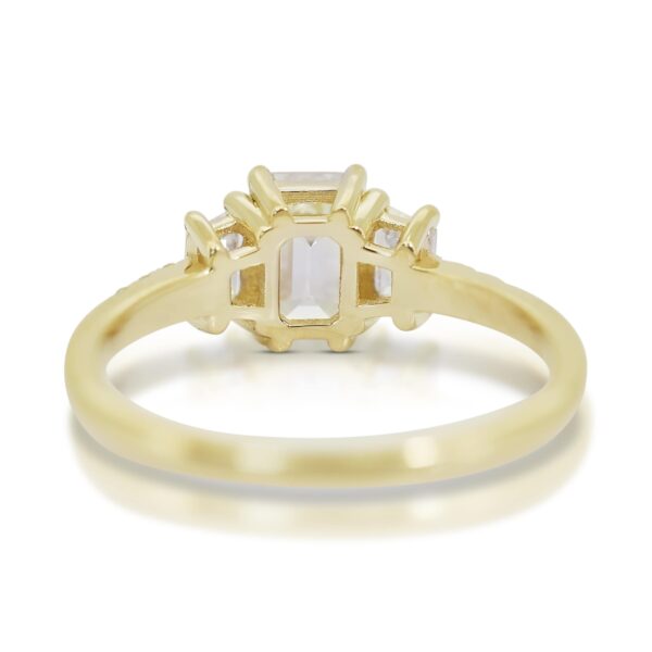 טבעת שלושה יהלומים טבעיים בזהב צהוב