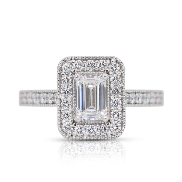 טבעת יהלום טבעי בחיתוך אמרלד מזהב לבן מעוצבת בסגנון וינטג עדין