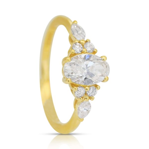 טבעת יהלום טבעי אובל זהב צהוב