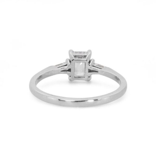 טבעת 3 יהלומים טבעיים לאישה