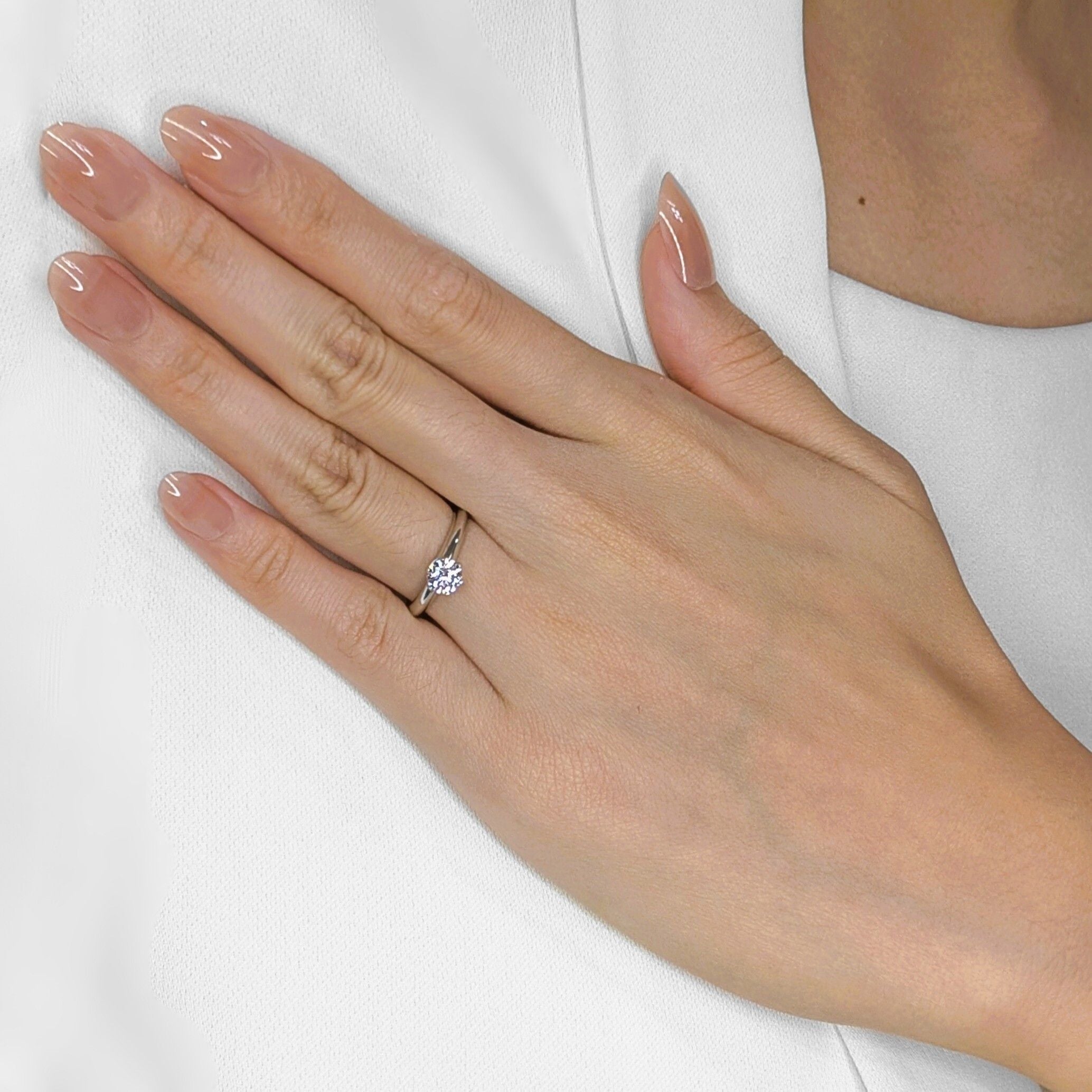 טבעת סוליטר אייקונית מפלטינה עם יהלום טבעי 0.41ct של Tiffany & Co. עם תעודה – תמונה 2