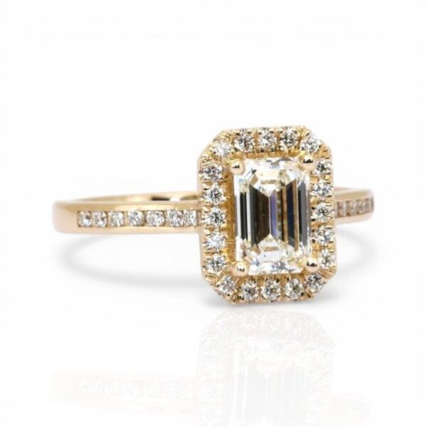 טבעת הילה מזהב צהוב 18K, משובצת ביהלום 1.24 קראט, IGI מתועדת.