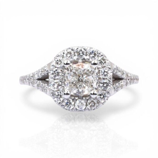 טבעת הילה מזהב לבן 18K, מתועדת GIA, במשקל 1.45 קראט