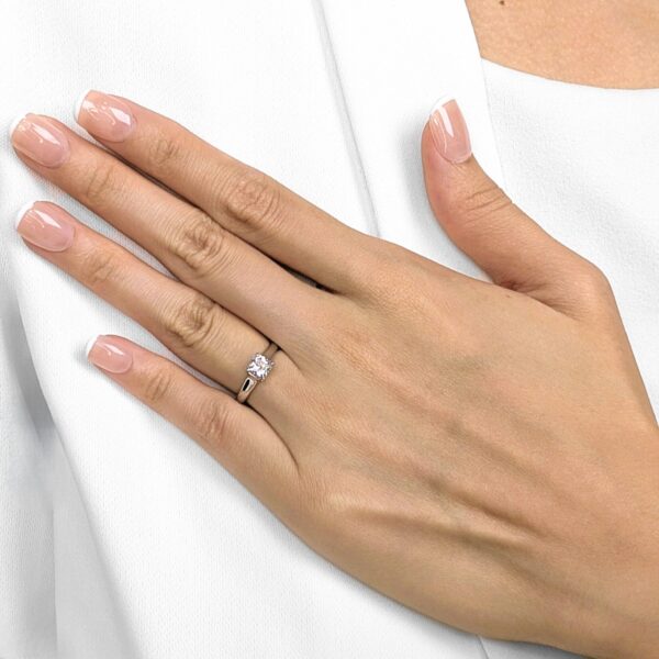 טבעת סוליטר יהלום טבעי מתוחכמת 0.74ct של Tiffany & Co. מפלטינה (מתועדת)