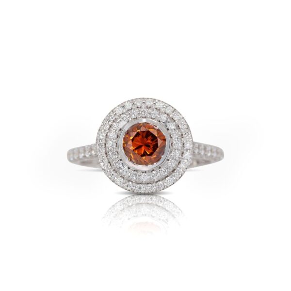 טבעת יהלום הילה מרהיבה בחיתוך עגול בריליאנט, בצבע טבעי, במשקל .21ct.