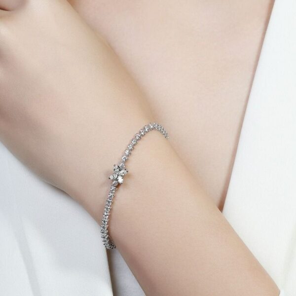 צמיד יהלומים טבעיים מהפנט במשקל 3.42 קראט בזהב לבן 18 קראט