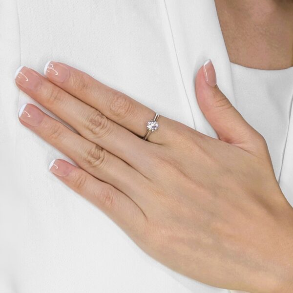 טבעת סוליטר מושלמת מזהב לבן 18 קראט משובצת יהלום טבעי 1 קראט (חדש-לא נענד) - מתועדת NGI