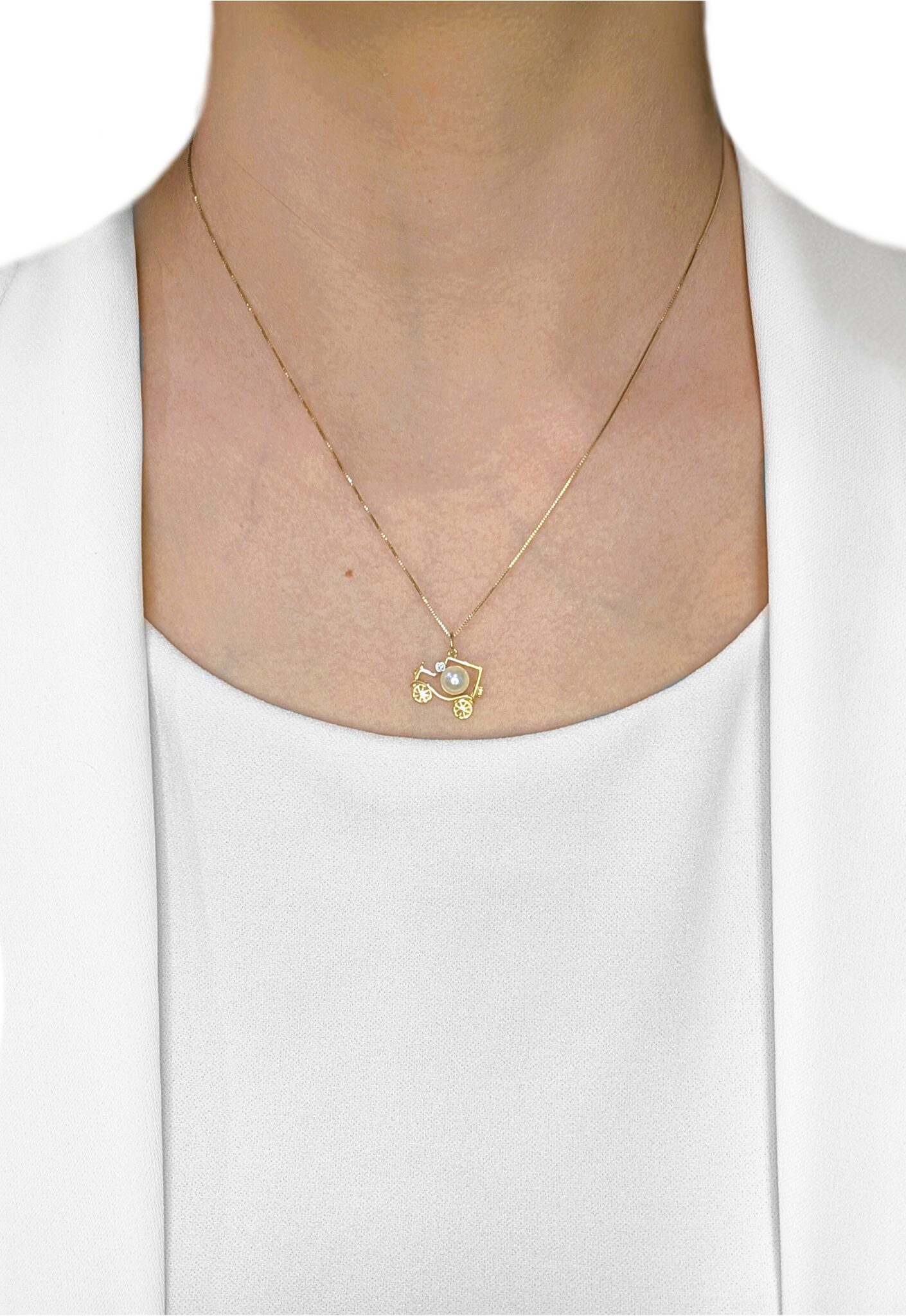 תליון ייחודי בעיצוב מכונית מזהב צהוב 18K עם פנינת אקויה ויהלום טבעי – תמונה 2